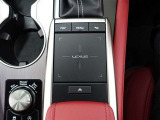 直感的な操作が可能なタッチパッドを搭載しております♪運転中の視線移動が少ないので安心ですね☆