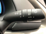 ライトスイッチです。「AUTO」にすると外の明るさに応じてスモールライト・ヘッドライトが自動でON・OFFします。夕暮れ時や屋内駐車場、トンネルなどに便利です。フォグランプもON・OFFできます。