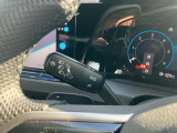 左ウィンカーレバー。最初は新鮮ですが、使っていくうちに自然と手に馴染みます(自動点滅3回機能付)