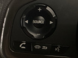 ステアリング左手側にオーディオ関連のコントロールスイッチを配置しています。操作時は視線を逸らすことなく運転に集中できます。