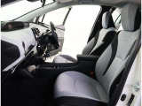 高いホールド性で運転姿勢が安定します。長距離ドライブでも疲れにくいのが魅力です。快適なドライビングライフをお送りください♪