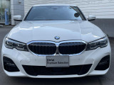【キドニーグリル】BMWの代名詞。一目見ただけでBMWであると認識できる確固たるアイコンとして存在感を放ちます