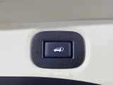 【パワーバックドア】スマートキーや運転席のボタンを押すだけでリアゲートが自動で開閉します!荷物を持っている時や、高い位置にあるバックドアを閉める際に便利な機能です♪