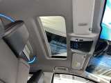 爽やかな風と光が差し込む開放的な車内で、至福のドライブを心ゆくまで。
