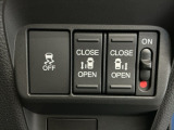 車がカーブの外側へ膨らんだり内側へ巻き込んだりする挙動を防止する横滑り防止装置、狭い所でも乗り降り楽々な両側電動スライドドアです!簡単にドアの開閉が出来る為、荷物で手が塞がった時なども大変便利です!