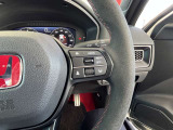 アダプティブクルーズコントロール】予め設定した車速内でクルマが自動的に加減速。前走車との適切な車間距離を維持しながら追従走行します。【LKAS】車線維持支援システムでステアリング操作を支援。