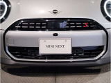 BMW認定中古車は100項目の箇所を徹底的にチェック致します。機械的な箇所や電気系、コンピューターなどを詳細に点検。交換基準に達した部品は整備した後にご納車致します。