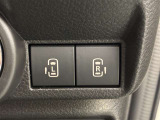 パワースライドドアの開閉スイッチです!運転席に座ったままでも操作することもできるので便利です♪