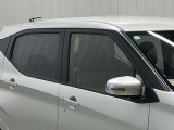 プラスチックバイザーがない分デザインもすっきり★洗車の時の窓拭きもラクラクです!