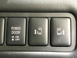 【両側パワースライドドア】スマートキーや運転席のスイッチで後席両側スライドドアの開閉が可能♪電動だから力を入れてドアを開ける必要が無く、小さなお子様でも簡単に開け閉めでき快適です♪