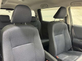 高いホールド性で運転姿勢が安定します。長距離ドライブでも疲れにくいのが魅力です。