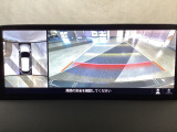 狭い場所での駐車やすれ違いなどでより的確な運転操作に役立つ360&deg;ビューモニターが装備されています。