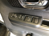【窓操作部分】運転席のスイッチでは、すべてのウィンドーの開閉操作を行うことができます。