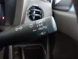 オートライト機能装備です!車外の明るさに応じて、自動的にライトの点灯・消灯をしてくれます♪