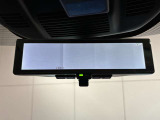 ルームミラーに液晶モニターを搭載し、車体後部のカメラ映像とミラーとを瞬時に切り替えることができる世界初の技術「スマートルームミラー」を開発!