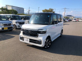 【車体写真】ボディカラーは、プラチナホワイト・パール&times;ブラックです!