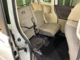 後席をはね上げれば、「もうひとつの荷室」が生まれます。