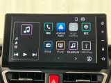 【9インチスマホ連携ディスプレイオーディオ】 対応しているスマホアプリを大画面で使えます!フルセグテレビやラジオの視聴、Bluetooth接続による音楽鑑賞、ハンズフリー通話なども利用可能です。