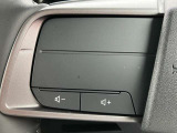 運転中も視線を外さずボリューム調整可能、安心便利なステアリングスイッチ付き!