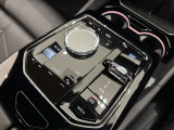I-driveコントローラーでモニター部分を操作します。直感的に使用することが可能です。
