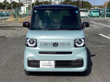 LEDヘッドライトは、本当に明るくて安全です。暗い夜道からお客様を守ってくれます。運転しやすいですし、自慢にもなるかも?黄色いハロゲンライトと見比べてください。