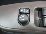 駐車時や狭い道でのすれ違い時に気を使うミラー。電動格納式ドアミラーはそんな時に便利です。