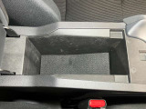 センターコンソールの中にも収納スペース!運転席周りをすっきり保てます!