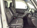 ★フロントシート★ 自然な姿勢のままでいられるシートが、運転しやすさと疲れにくさを感じさせてくれるはずです♪
