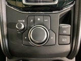 電動パーキングブレーキの搭載により、コンソールデザインの自由度が増すだけでなく安全性も向上。上り坂では路面勾配に応じて坂を登れる駆動力が発生してから解除するので後ろへずり下がる心配もありません!