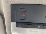 SOSコールスイッチを押したら専門のオペレーターが対応し、警察や消防へ連絡します。ご利用には、日産コネクトサービスの契約が必要になります。