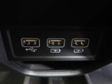スマホやタブレットの充電ができます♪