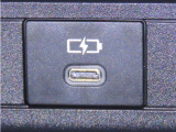 充電用USB端子を装備しております。