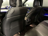 全ての席が主役席なのは、メルセデスならではの特徴です。快適なドライビングが、リラックスした車内空間を作りだします。