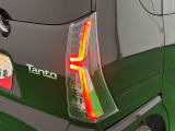 精悍なカスタム専用デザインのLEDリヤコンビネーションランプ(LEDストップランプ)で省電力・長寿命化を実現。