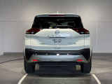 前・後方に車両や壁などの障害物がある場合、クルマが誤操作を察知して、衝突を未然に防ぎます。