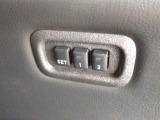 運転席メモリー機能付きシートになります。2人分まで登録ができます。