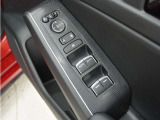 ◆パワーウィンドウスイッチ◆運転席から全席の窓の開閉操作を行うことが出来いつでも換気ができます!