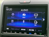 ラジオやテレビ、音楽メディアなどの選択項目が画面上にまとまり、使いたい機能を見つけやすい表示です。日常の移動中も、好みに合わせた音源選びを手軽に行えます。