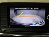 バックモニター装着車は後退時の強い味方です♪車庫入れや縦列駐車の際、後退操作の参考になるガイドラインをナビ画面に表示します。