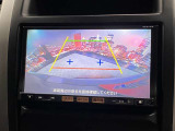 【バックカメラ】運転席から画面上で安全確認ができます。駐車が苦手な方にもオススメな便利機能です。