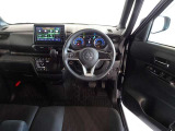 視界良好、操作しやすい運転席です。
