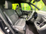 運転席シート廻りは使用感も少なく、良好な状態となっています。丁寧に使われていたことがよくわかりますね。