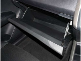 お車の取扱説明書・メンテナンスノート(記録簿)もございます。トヨタのディーラーで安心を買って下さい。当社は無理な勧誘は致しません。まずはお客様からのお問い合わせを心よりお待ちしております。