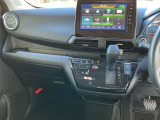 駐車ブレーキは電動式です。オートホールド機能付きで便利ですね