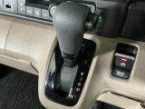 オートマチックシフトレバーは、手になじみ操作しやすい形状で安全運転にもつながります♪