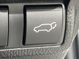 【パワーバックドア】スマートキーや運転席のボタンを押すだけでリアゲートが自動で開閉します!荷物を持っている時や、高い位置にあるバックドアを閉める際に便利な機能です♪
