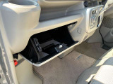 助手席前の収納BOX