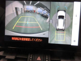 車両を上から見たような映像をナビ画面に表示するパノラミックビューモニターが付いています。