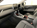 前方の見通しが良いすっきりした視界、誰でも扱いやすく運転できます。疲れにくく安心ドライブを更に快適なものにします!