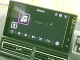 Bluetooth接続の画面に再生や選曲の表示がまとまり、音楽の操作状況を確認しやすい構成です。毎日の移動時間を自分好みの音楽とともに過ごしたい方に便利です。